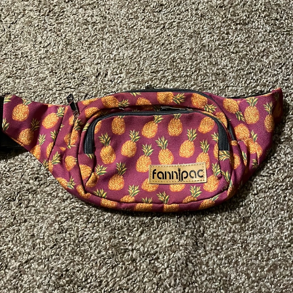 Fannipac purple with pineapples